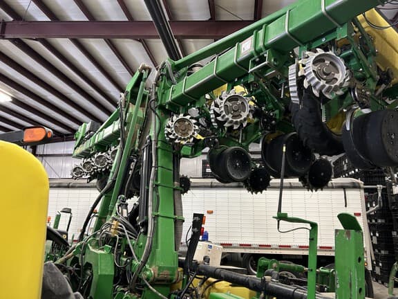 Image of John Deere 1720 equipment image 3