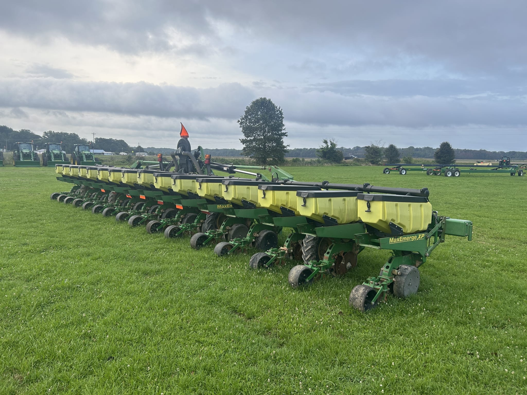 2011 John Deere 1720 Equipment Image0