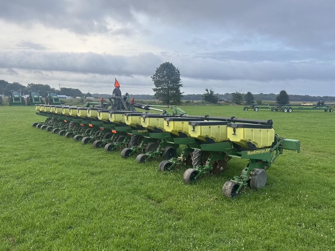 Image of John Deere 1720 Image 1