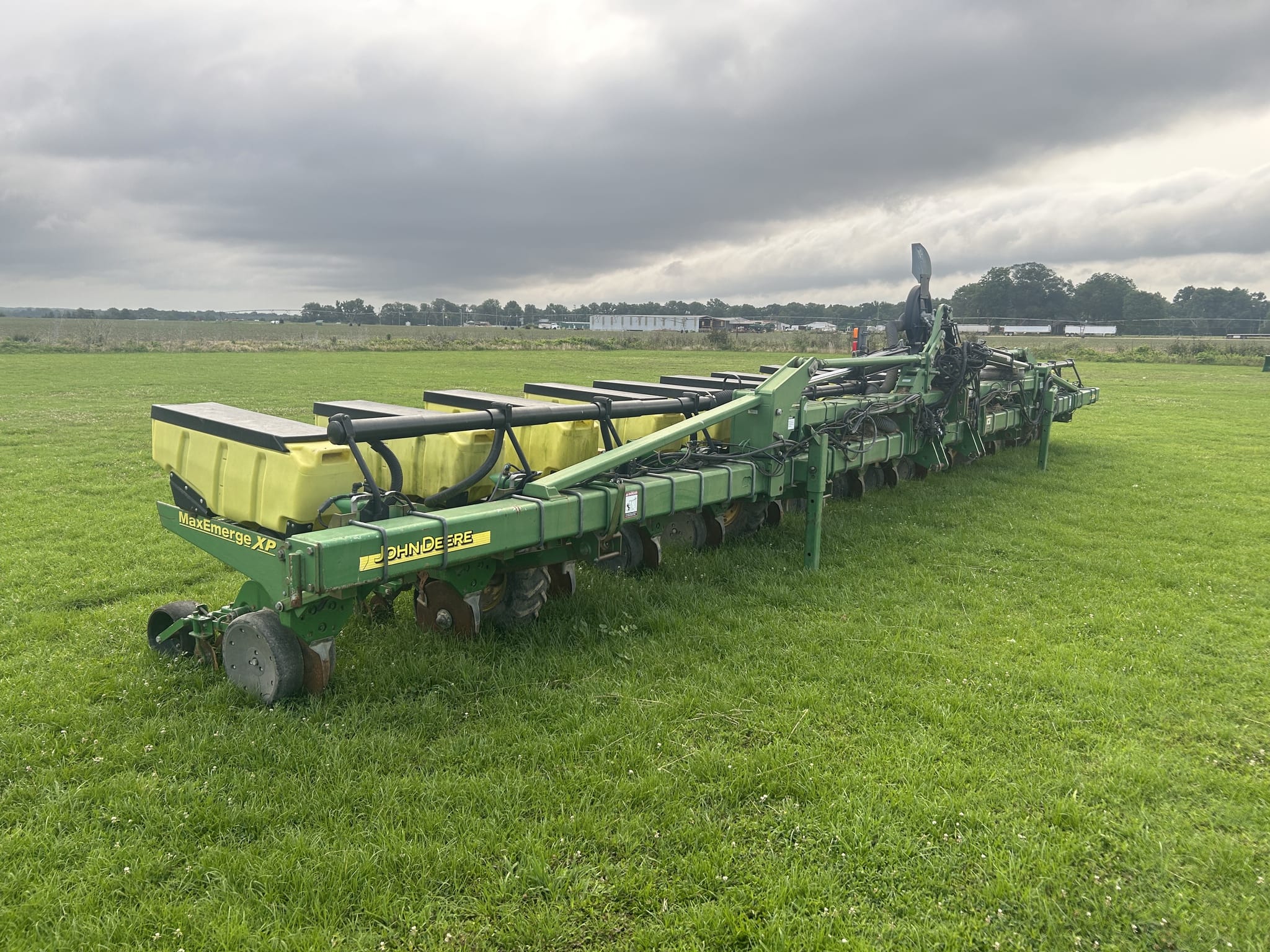 2011 John Deere 1720 Equipment Image0