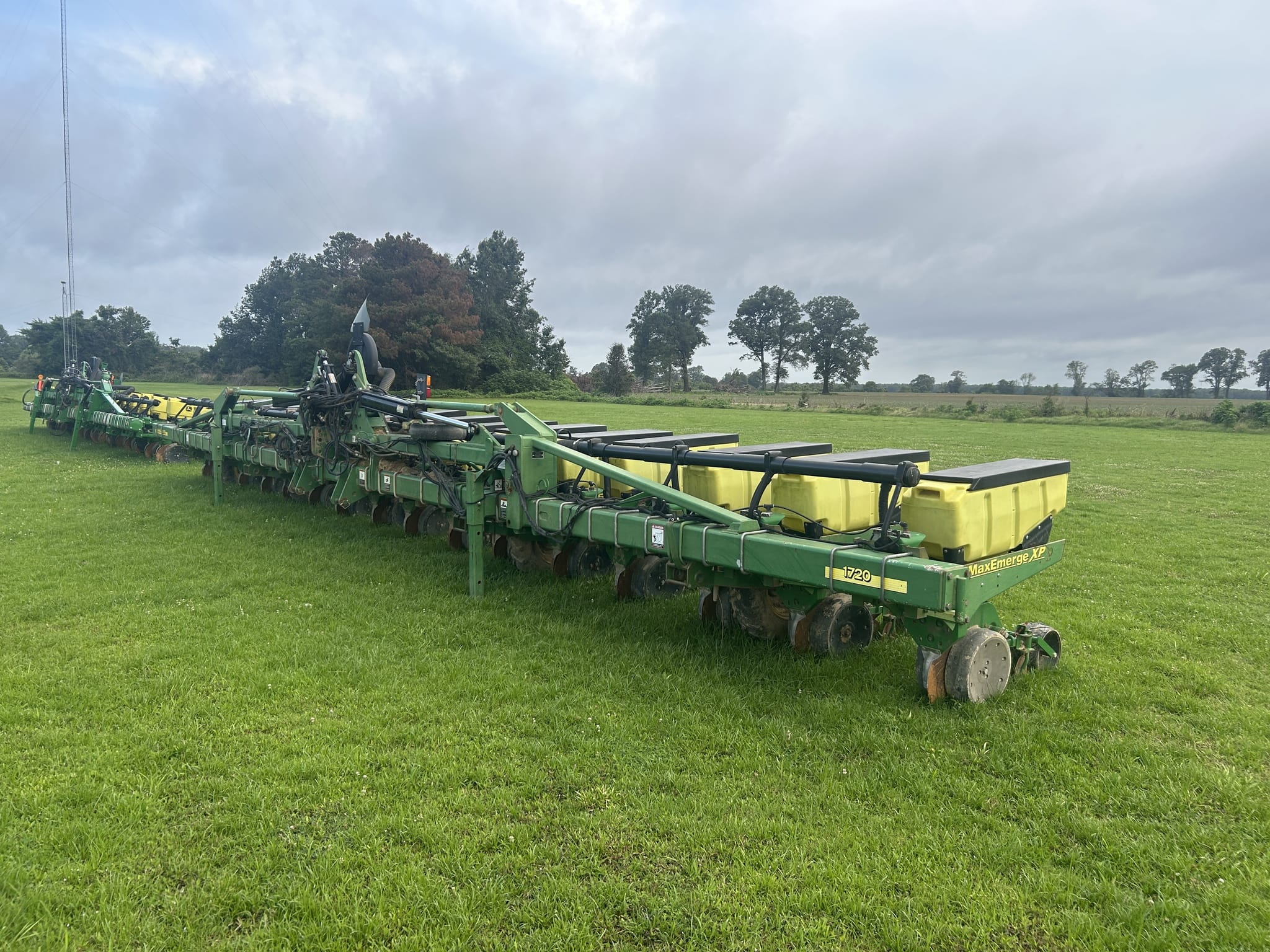 2011 John Deere 1720 Equipment Image0