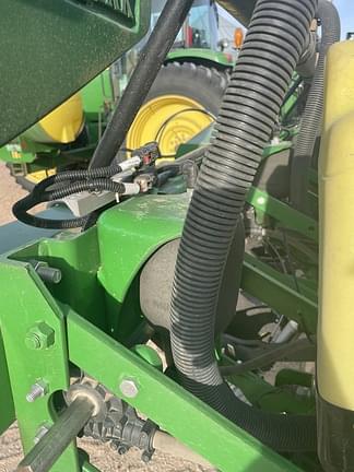 Image of John Deere 1720 equipment image 2