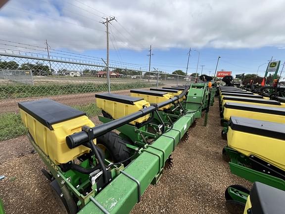 Image of John Deere 1720 equipment image 4