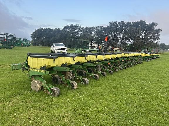 Image of John Deere 1720 equipment image 3