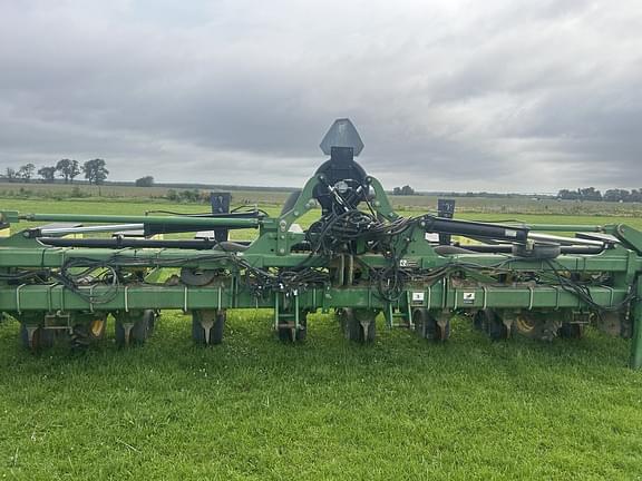 Image of John Deere 1720 equipment image 4