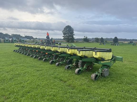 Image of John Deere 1720 equipment image 2