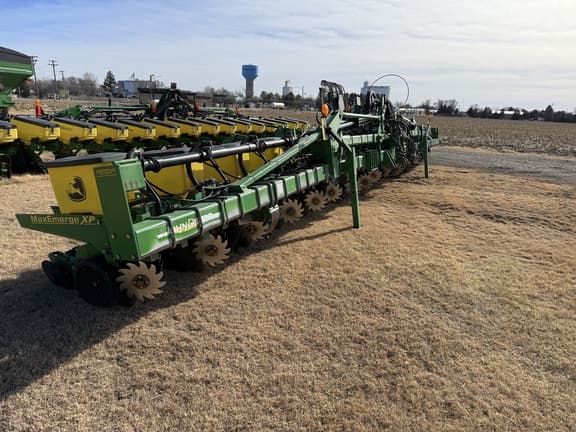 Image of John Deere 1720 equipment image 2