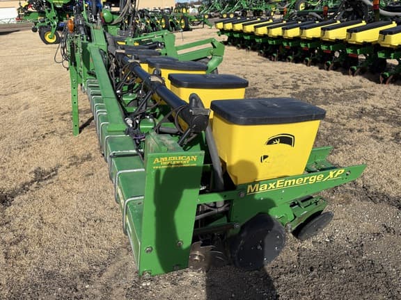 Image of John Deere 1720 equipment image 1