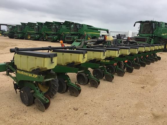Image of John Deere 1720 equipment image 2