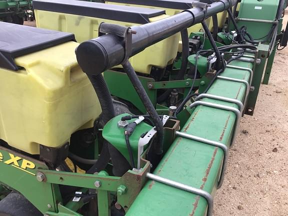 Image of John Deere 1720 equipment image 1