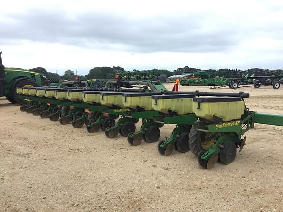 Image of John Deere 1720 equipment image 4