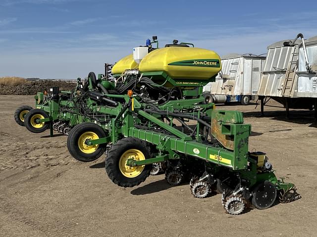 Image of John Deere 1720 equipment image 1