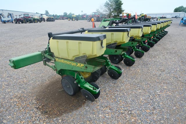 Image of John Deere 1720 equipment image 4