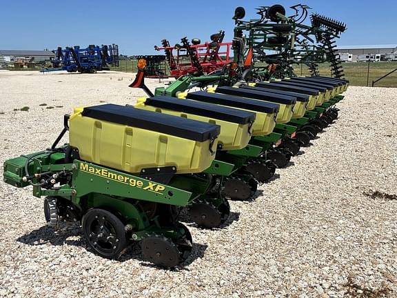 Image of John Deere 1720 equipment image 2