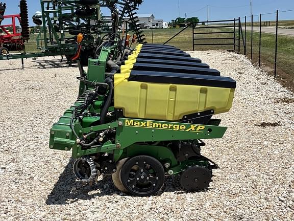 Image of John Deere 1720 equipment image 1