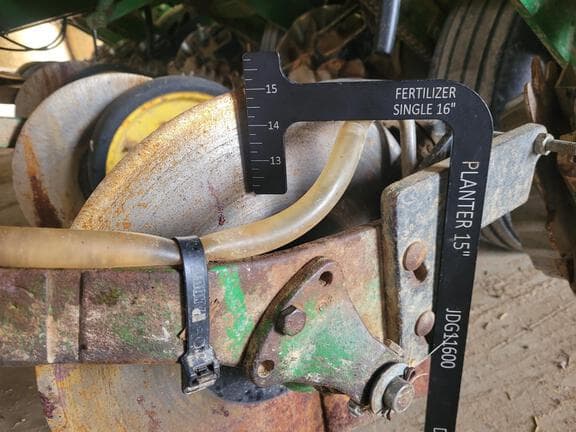 Image of John Deere 1750 equipment image 4