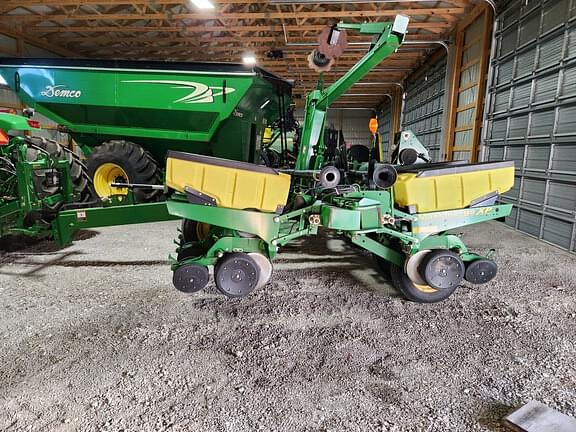 Image of John Deere 1760 equipment image 3