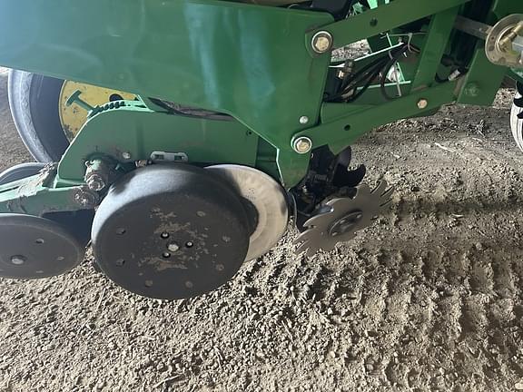 Image of John Deere 1760 equipment image 3