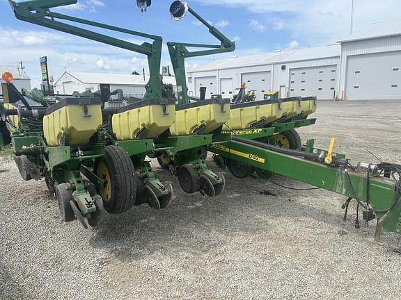Image of John Deere 1760 Primary image