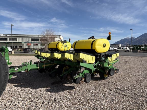 Image of John Deere 1760 Primary image