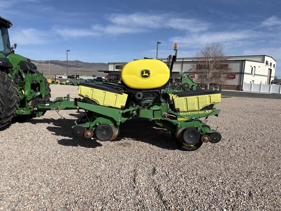 Image of John Deere 1760 equipment image 1