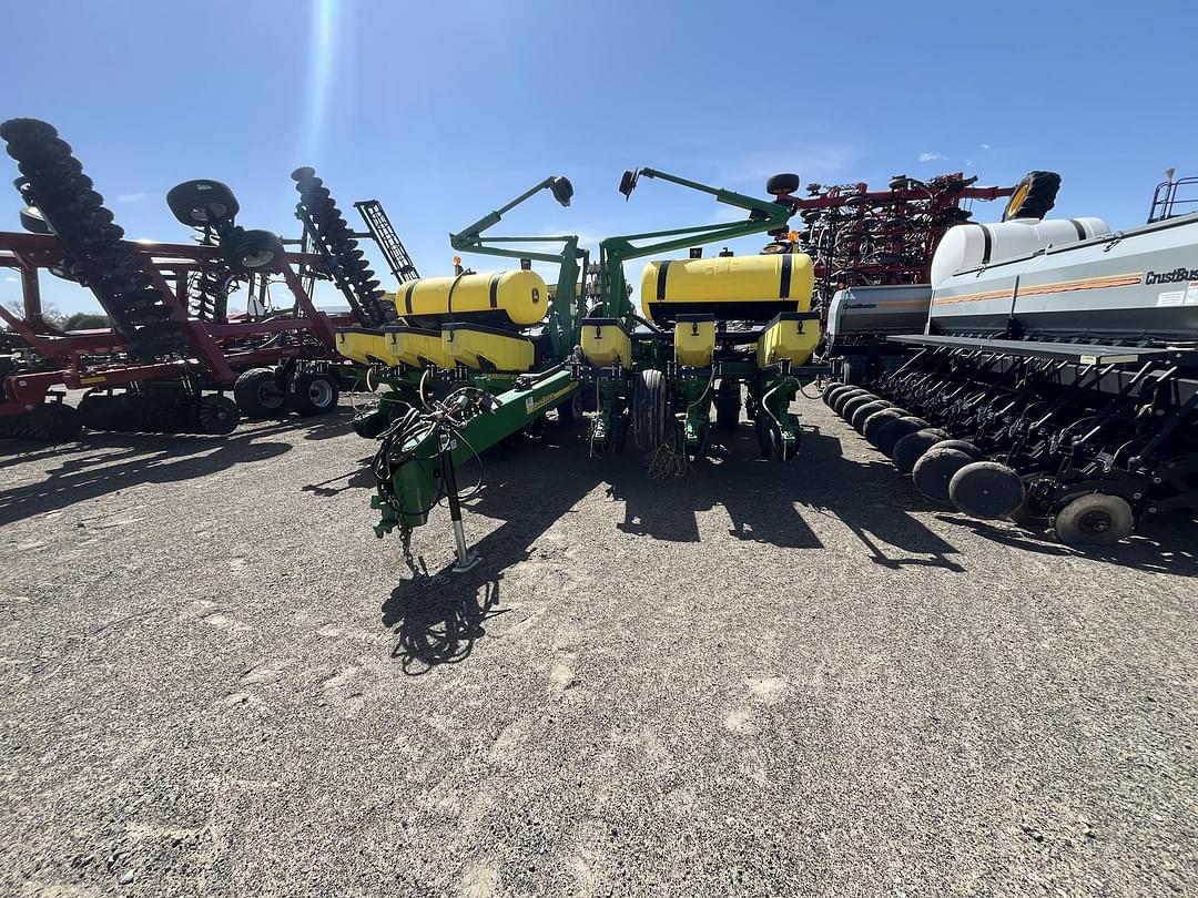 Image of John Deere 1760 Primary image