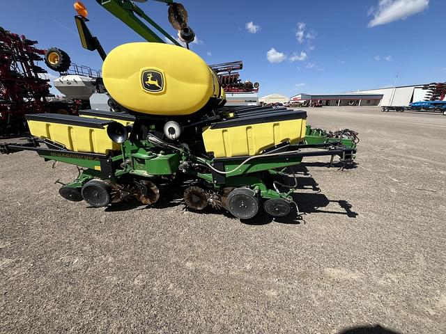 Image of John Deere 1760 equipment image 4