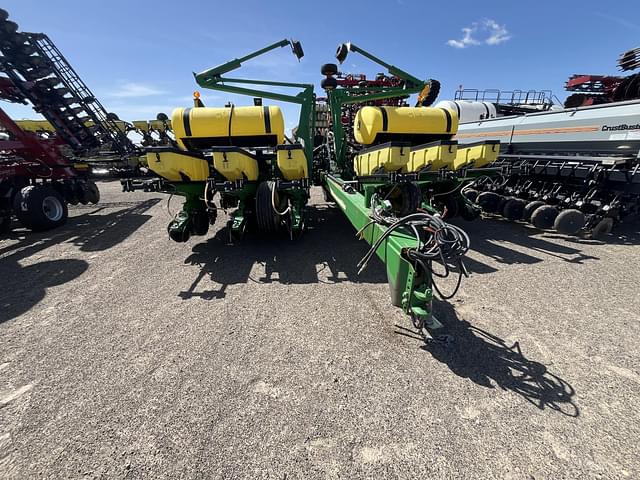 Image of John Deere 1760 equipment image 1