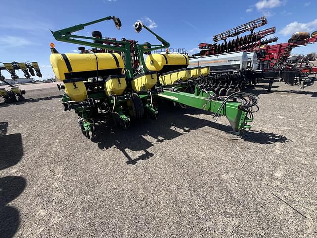 Image of John Deere 1760 equipment image 2