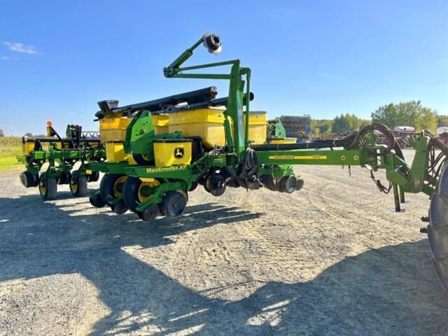 Image of John Deere 1770 equipment image 1