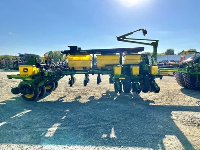 Image of John Deere 1770 equipment image 3