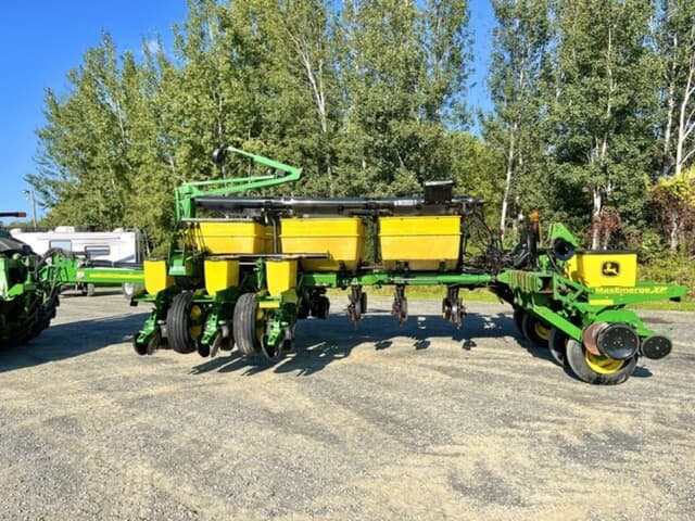 Image of John Deere 1770 equipment image 2