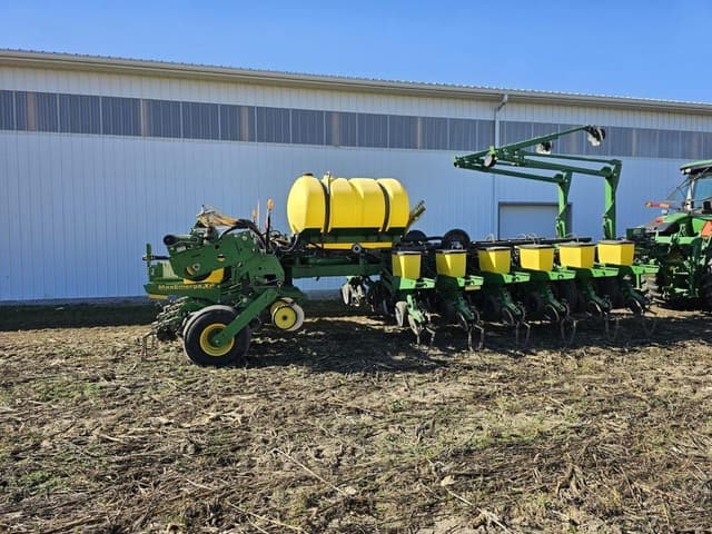 Image of John Deere 1770 equipment image 3