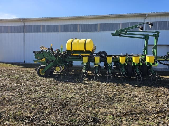 Image of John Deere 1770 equipment image 2