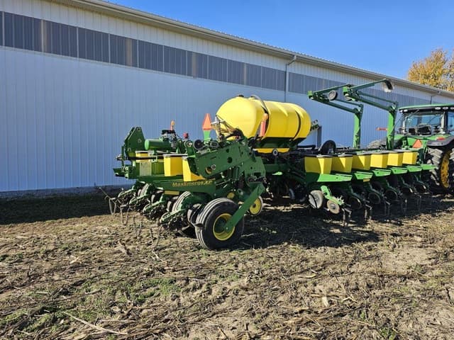 Image of John Deere 1770 equipment image 4