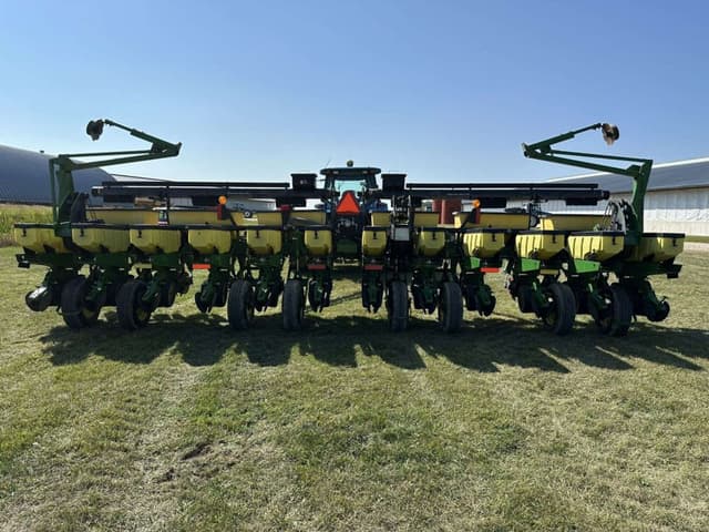 Image of John Deere 1770 equipment image 3