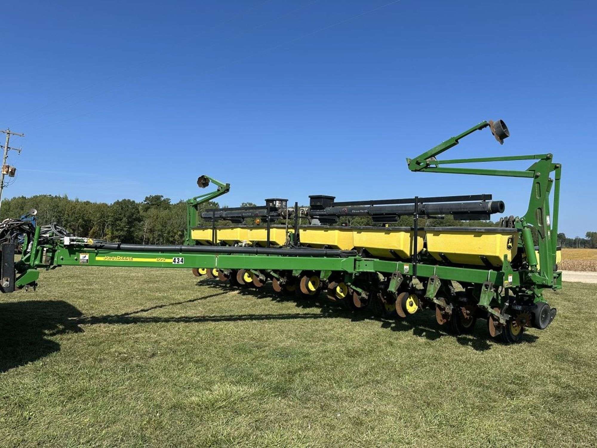 2011 John Deere 1770 Equipment Image0