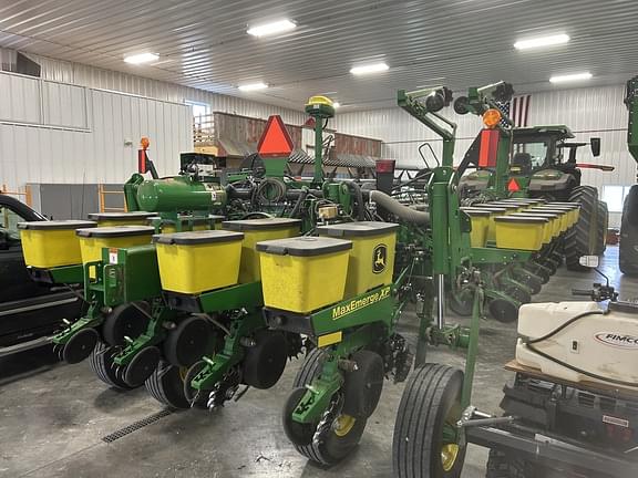 Image of John Deere 1770 equipment image 4