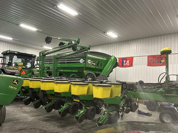 Image of John Deere 1770 equipment image 2