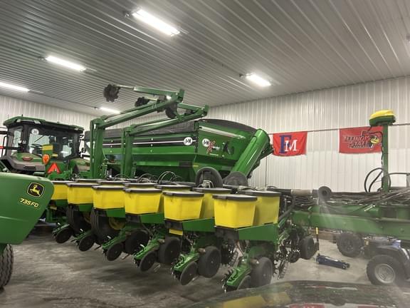 Image of John Deere 1770 equipment image 2