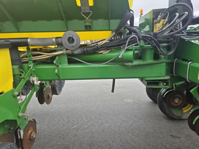 Image of John Deere 1770 equipment image 3