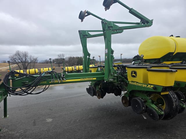Image of John Deere 1770 equipment image 2