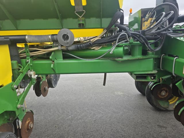 Image of John Deere 1770 equipment image 3