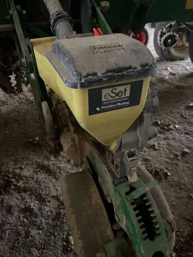 Image of John Deere 1770 equipment image 2