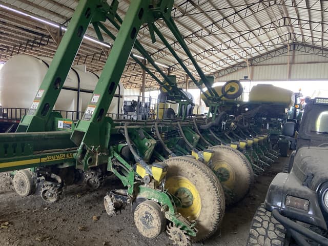 Image of John Deere 1770 equipment image 3