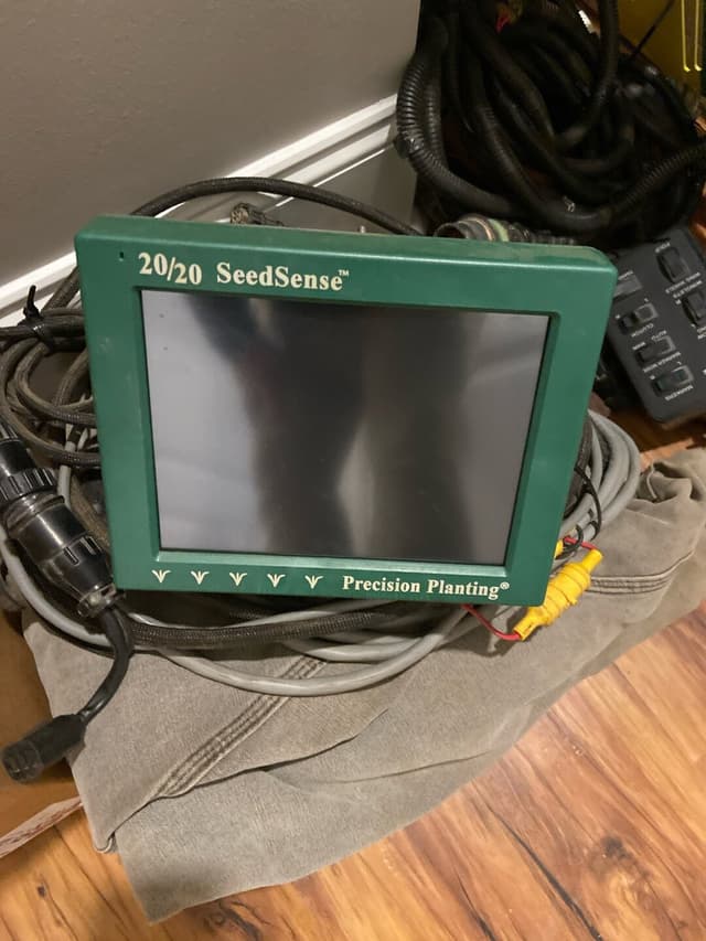 Image of John Deere 1770 equipment image 1