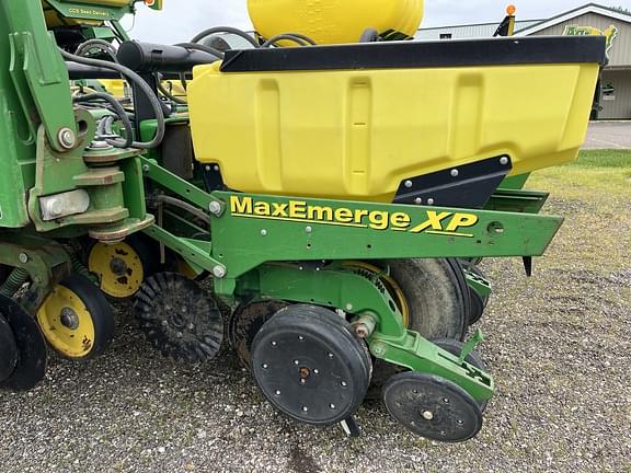 Image of John Deere 1770 equipment image 2