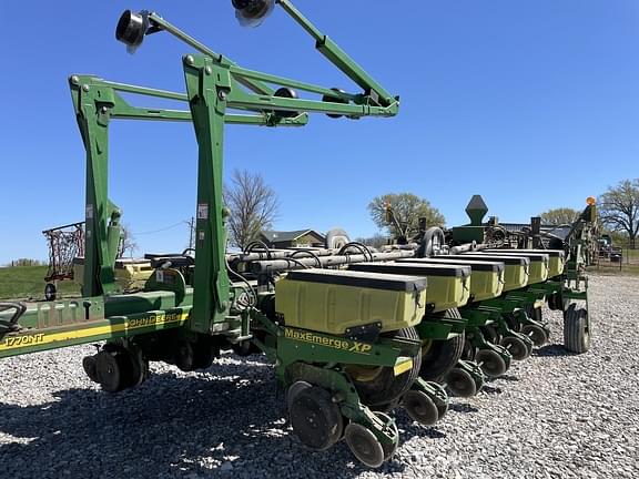 Image of John Deere 1770 equipment image 1