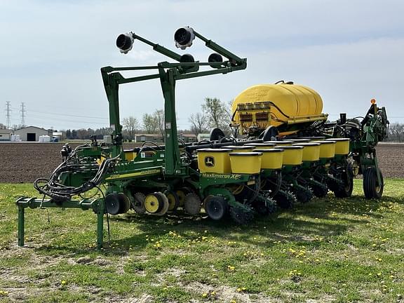 Image of John Deere MaxEmerge XP equipment image 1