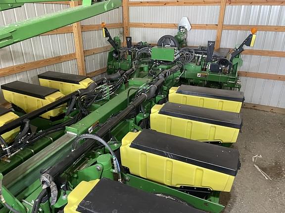 Image of John Deere 1770 equipment image 4